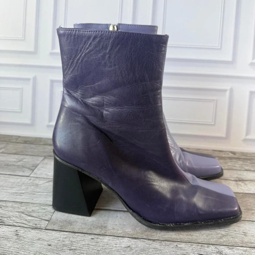L.C.G. AIOHAS Ankle Boots in Purple with two-tone color-blocked